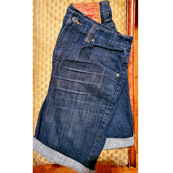 Levi denim shorts, like new - Picture 2 of 7